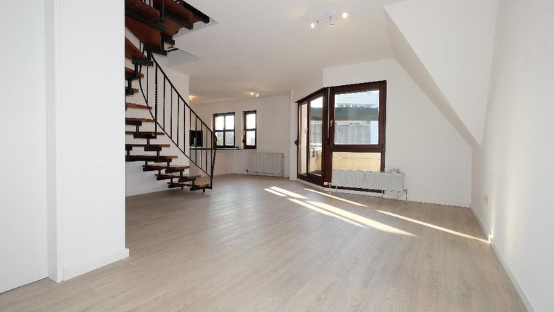 Zentral gelegene Atelier-Wohnung auf zwei Ebenen!